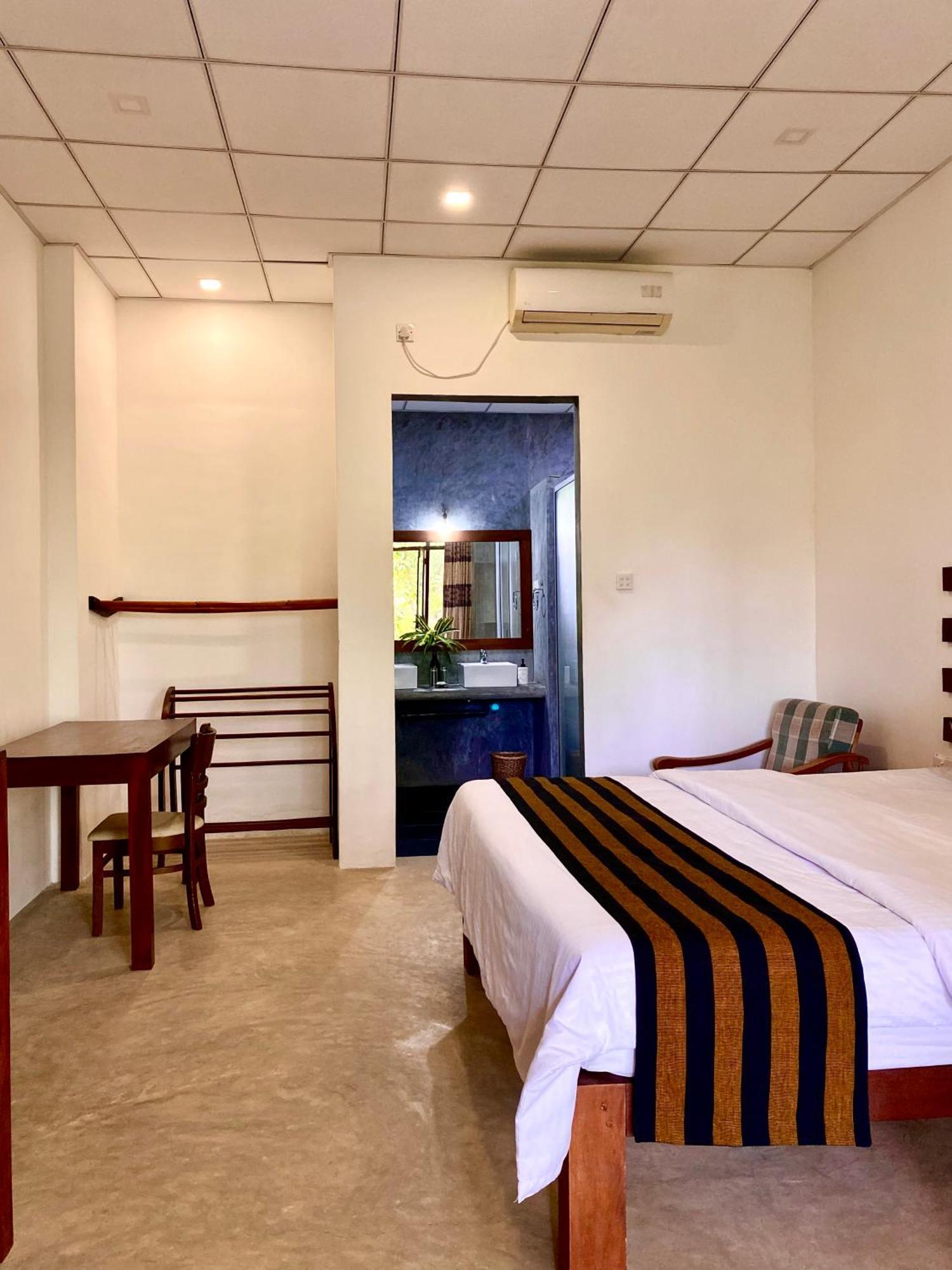 The Dale Mirissa Hotel Exterior photo